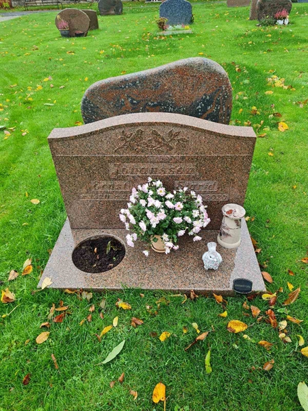 Grave number: K2 02   104, 105