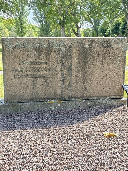 Grave number: 33 6   236