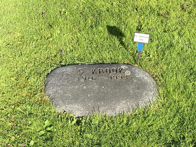 Hautatunnus: 2 C   678