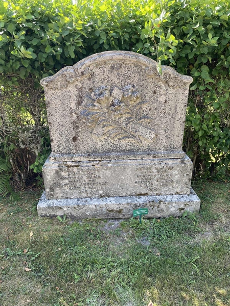 Grave number: 8 1 02     9-11