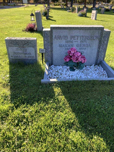 Grave number: 1 NA    67