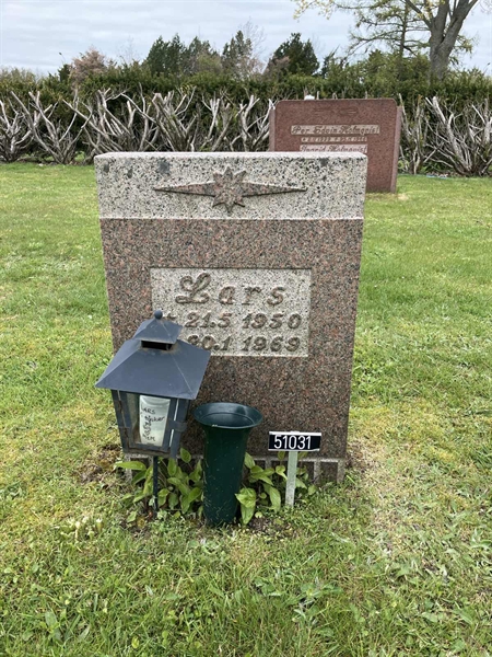 Grave number: R 01    47