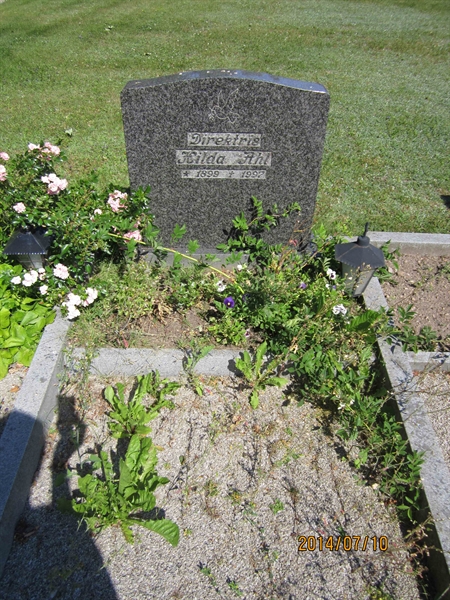 Grave number: 8 M   135