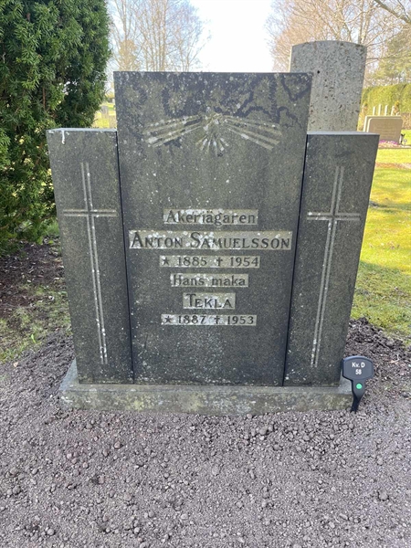 Grave number: 22 D    58