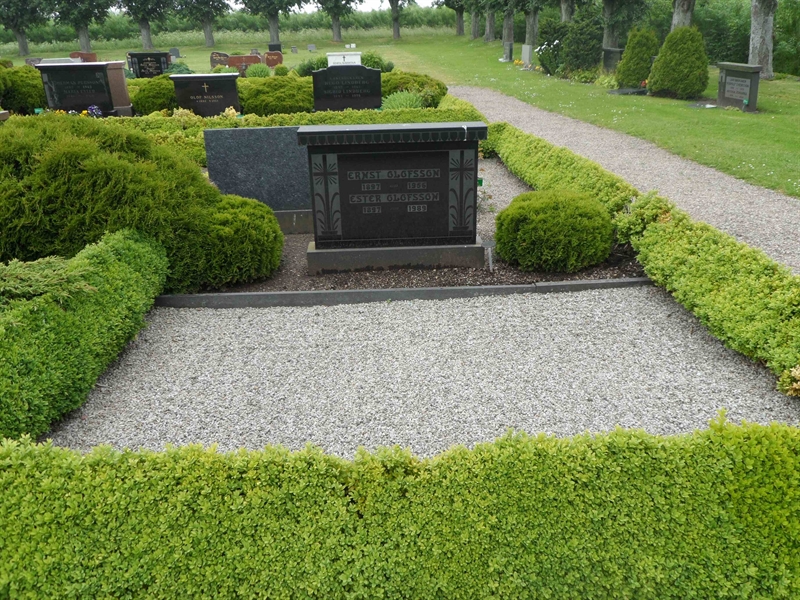 Grave number: ÖV H    76, 77