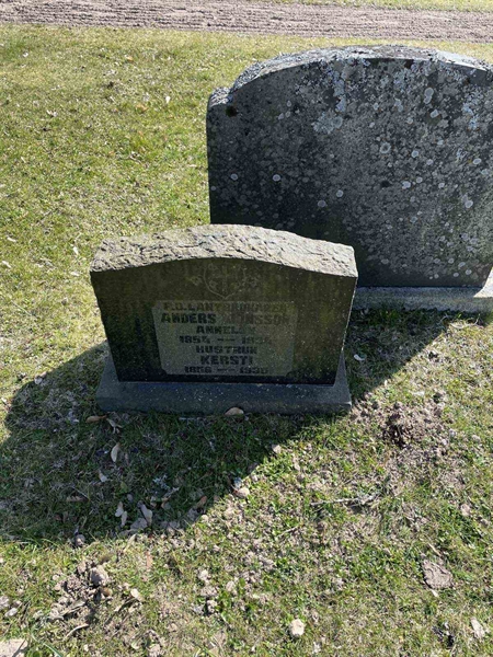 Grave number: Ä G E    25