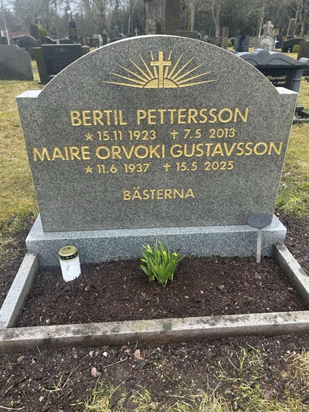 Hautatunnus: 2   822-823