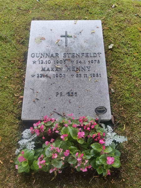 Grave number: VK D   127, 128