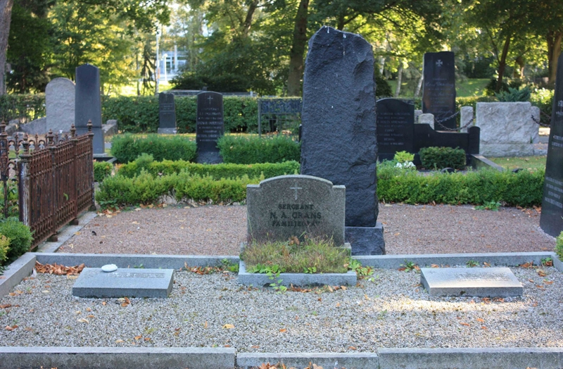 Grave number: Ö 16i   210, 211, 212