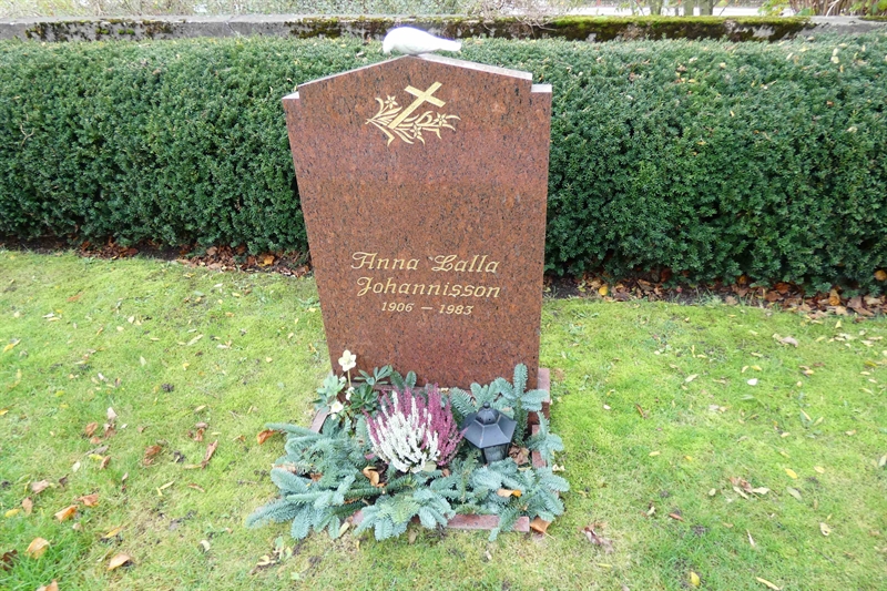 Grave number: TR 3   185