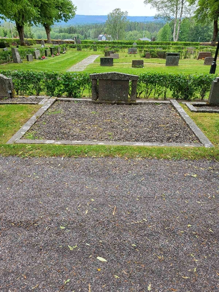 Grave number: Jä 02    42