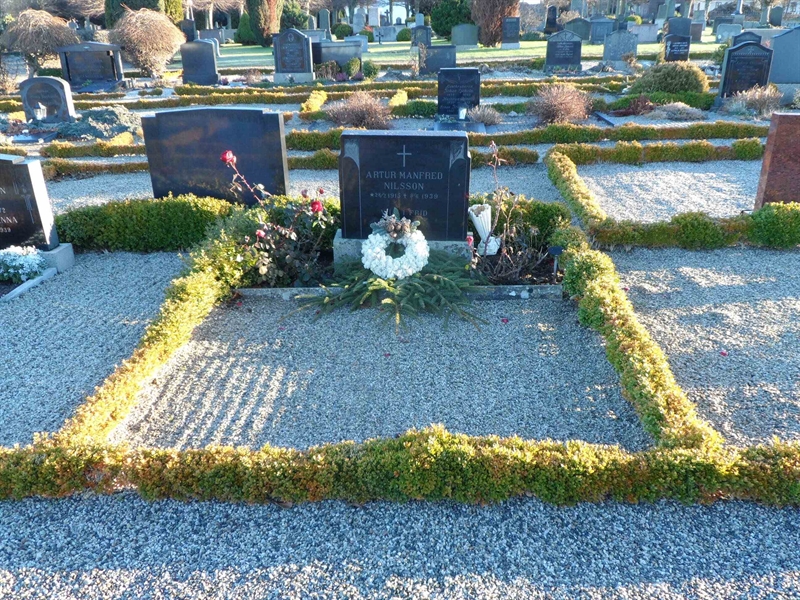 Grave number: 2 01  1219