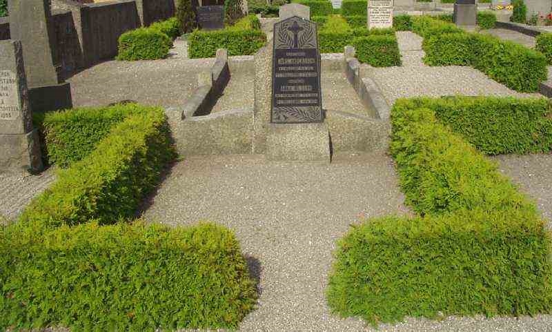 Grave number: VK III   123