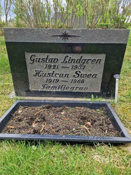 Grave number: 2 12 1352, 1353