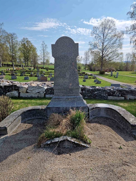 Grave number: 501 04 522-524