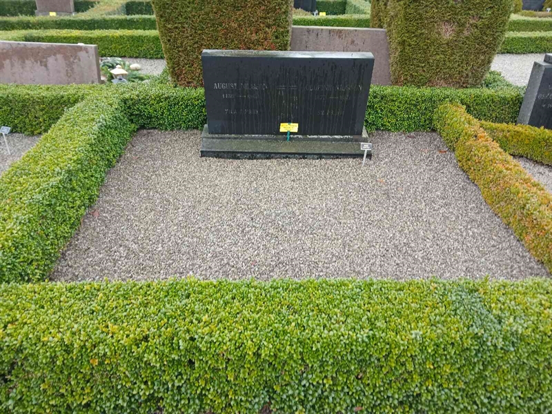 Grave number: Si J    43, 44