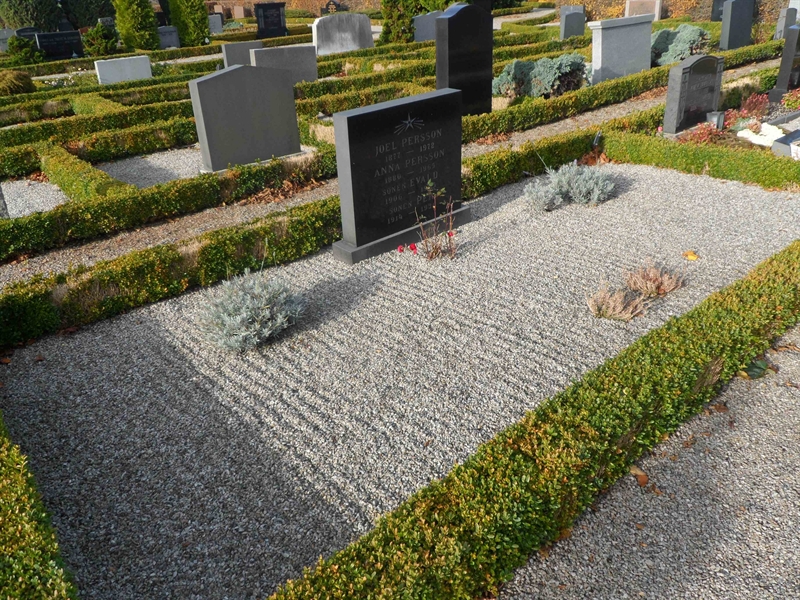 Grave number: ÖTN NMK1    18, 19, 20, 21