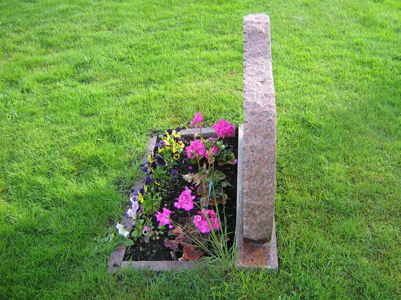 Grave number: ÖK 04    775-776