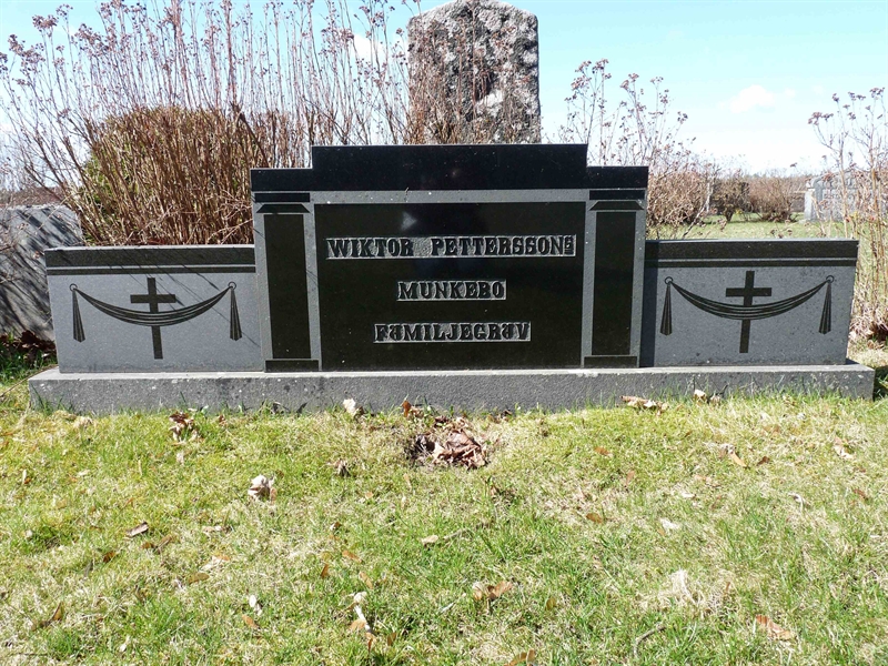 Grave number: LE 4   30