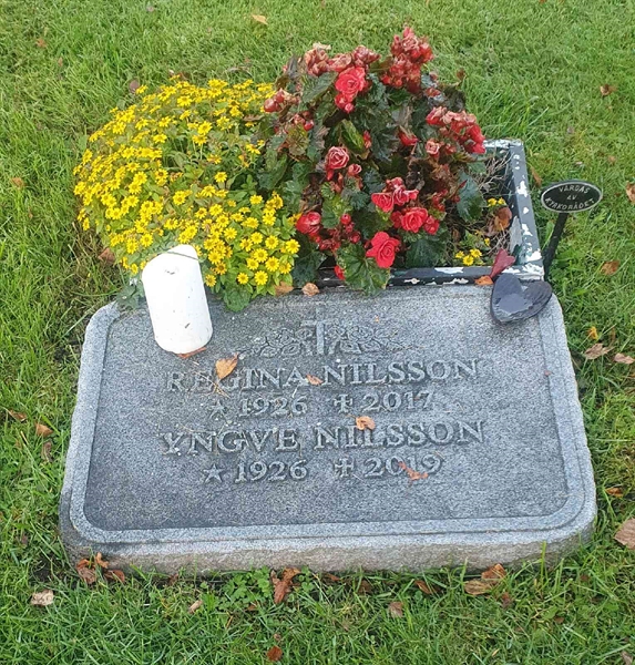 Grave number: 1 H   119-120