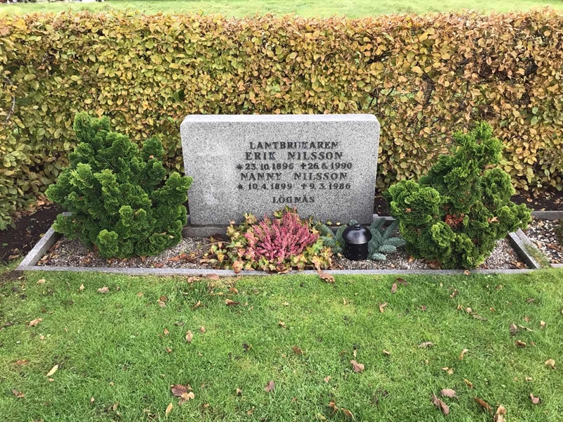 Grave number: SK 2 06  906, 907
