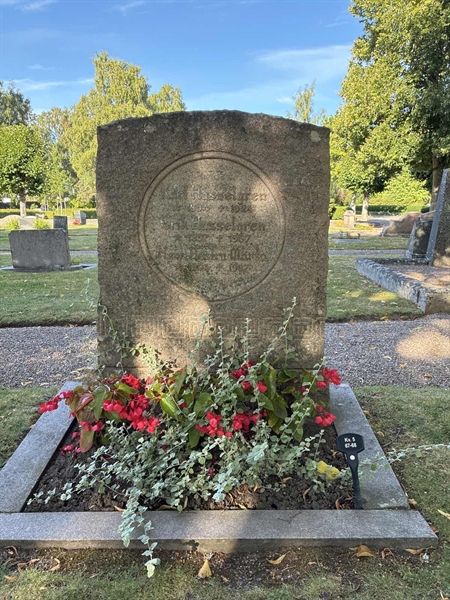 Grave number: 33 5    67-68