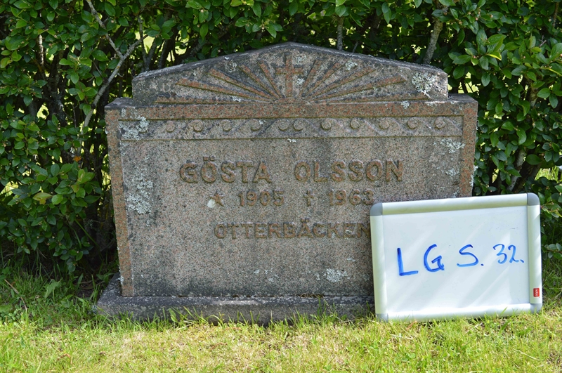Grave number: LG S    32