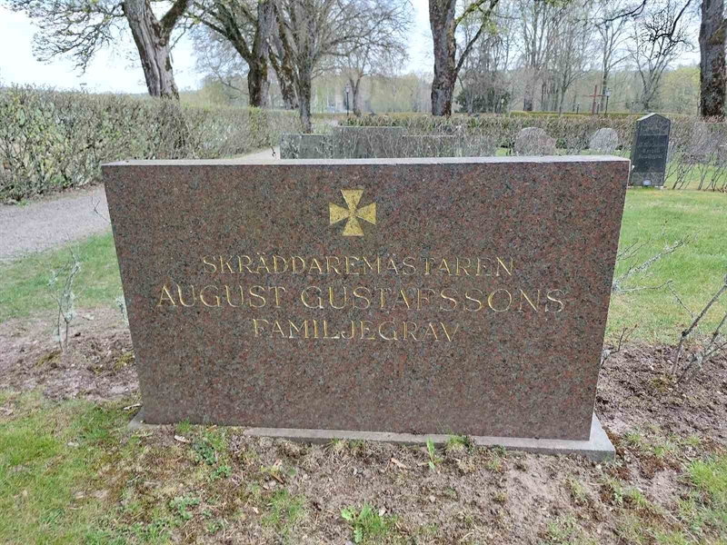 Grave number: HÖ 6   86, 87, 88