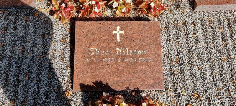 Grave number: LM 2 18  016