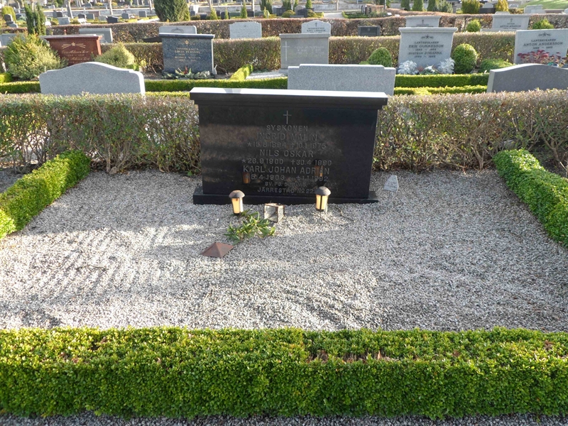 Grave number: ÖTN NVK2   114, 115, 116