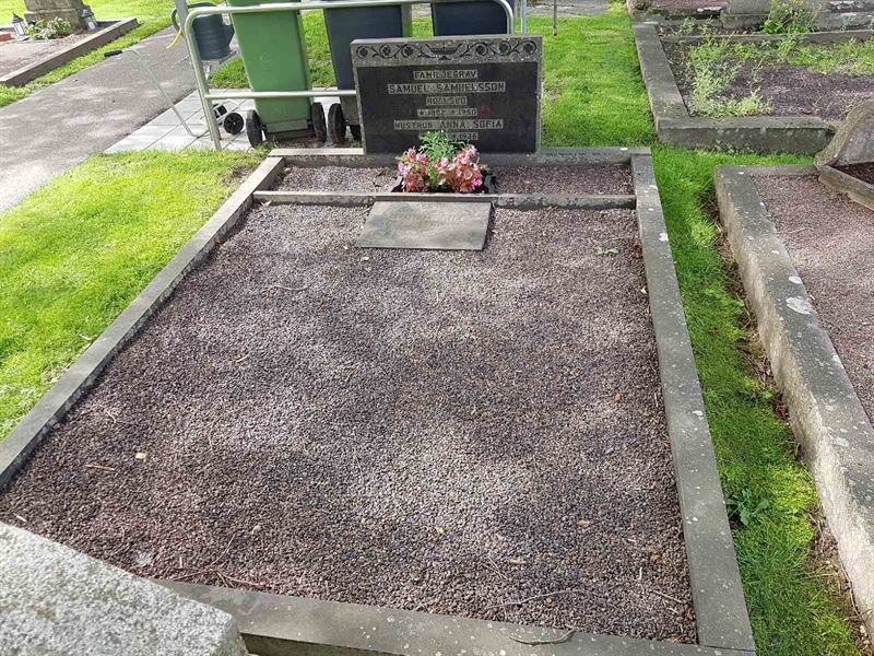 Grave number: 06 60513