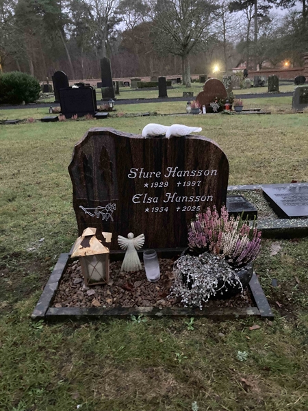 Grave number: 1 B   130, 131