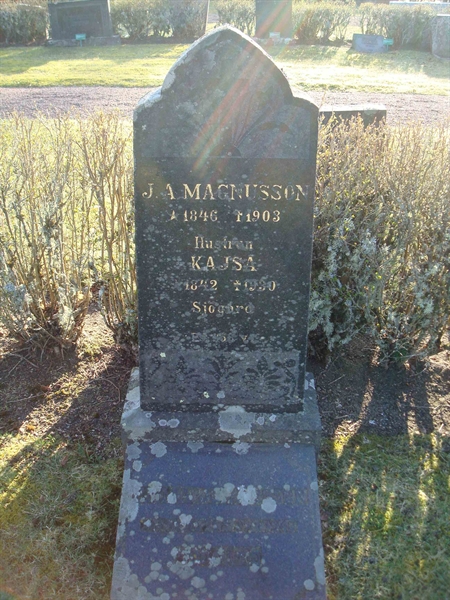 Grave number: KU 05   196