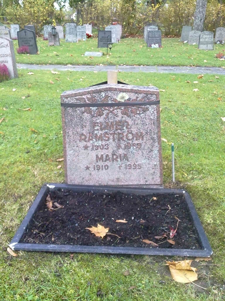 Grave number: NO 07   104