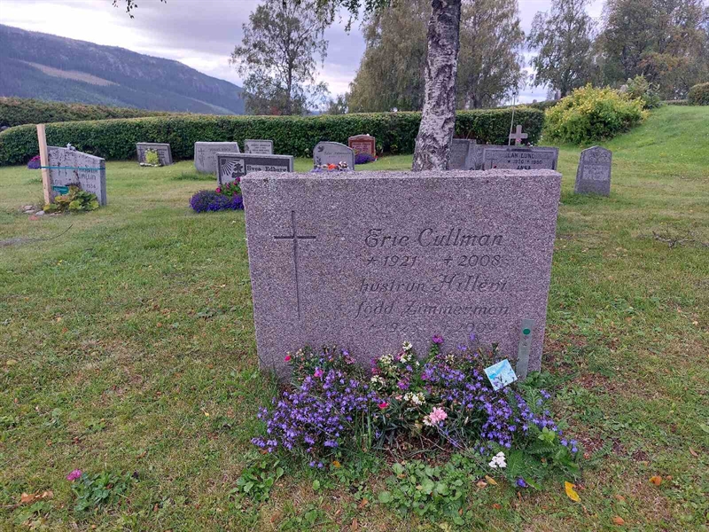 Grave number: K K   194, 195
