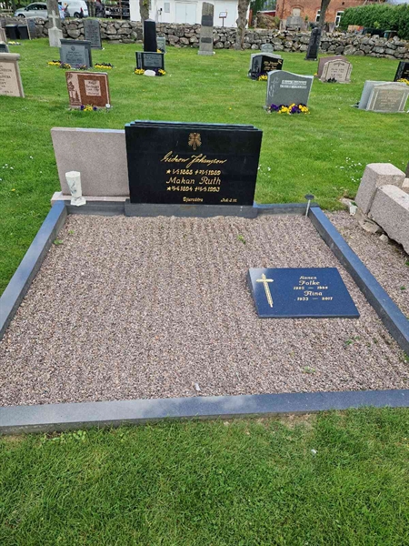 Grave number: 04 A  125, 126
