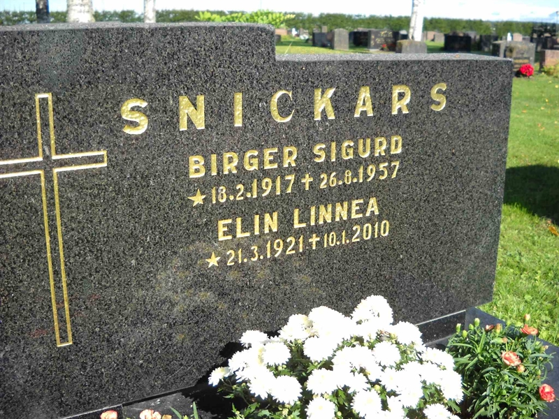 Grave number: 3 MB 18 37-38