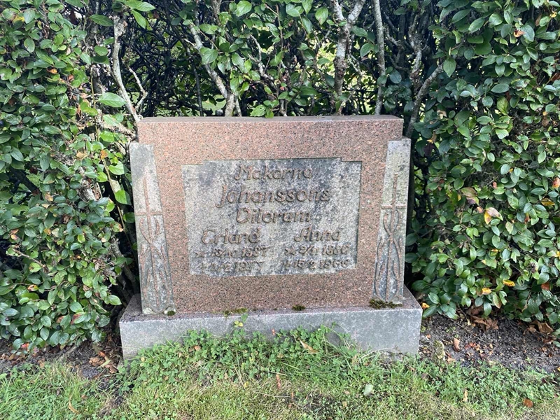 Grave number: 22 D   125-126