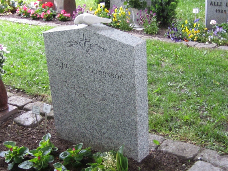 Grave number: 1 25   131