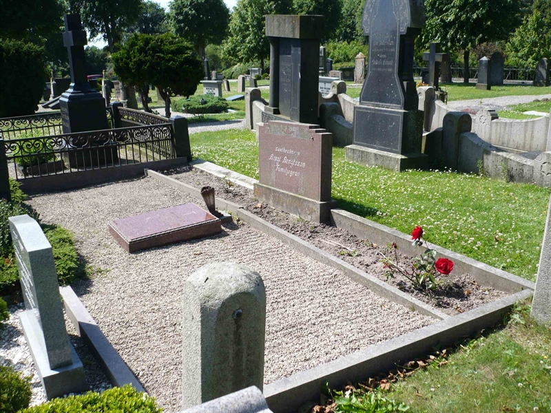 Grave number: 1 4    70