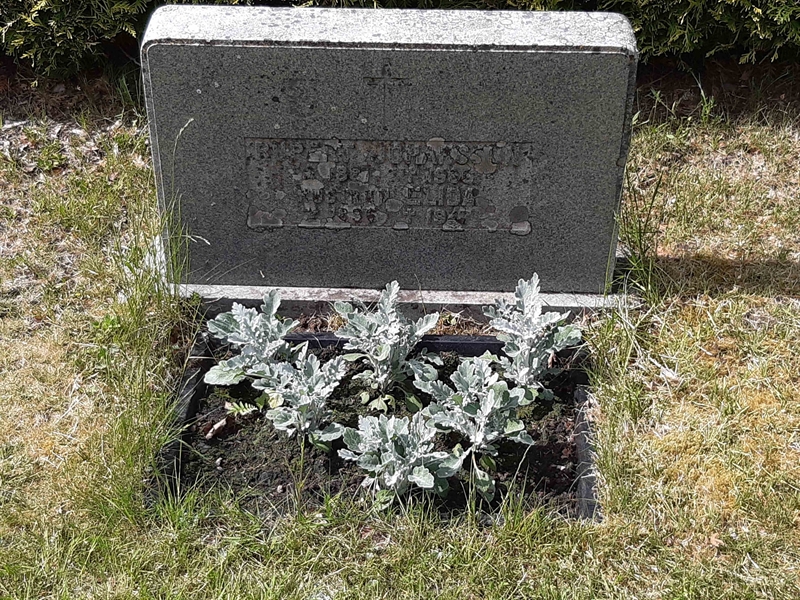Grave number: JÄ 04   105