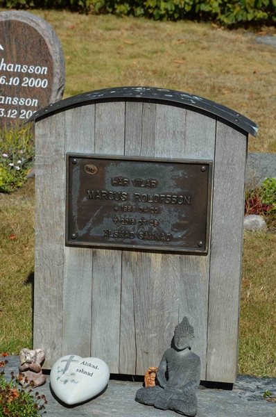 Grave number: 2 8   39, 40