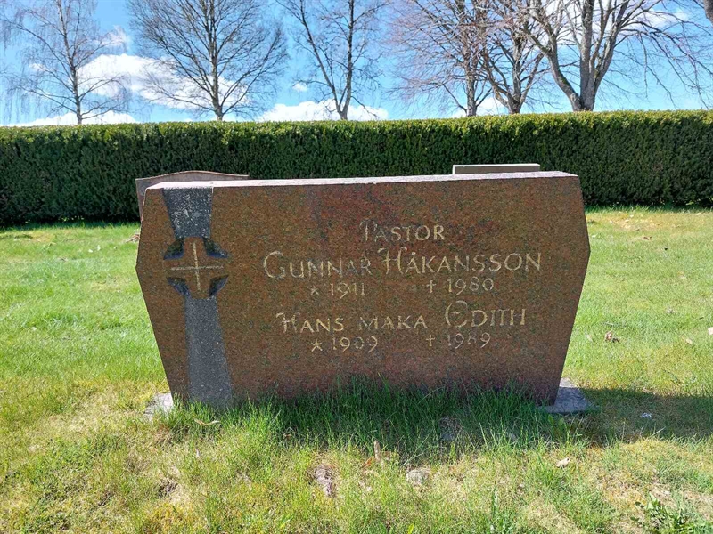 Grave number: HV 24   27, 28
