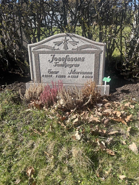 Grave number: 1 3 F1 110