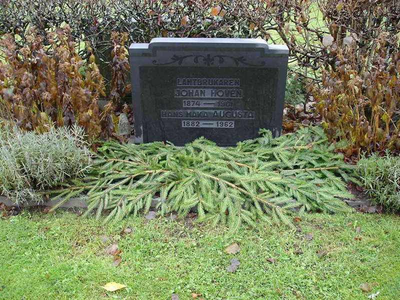 Grave number: HK J    15, 16