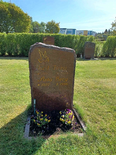 Grave number: OS ÖK 215, 216