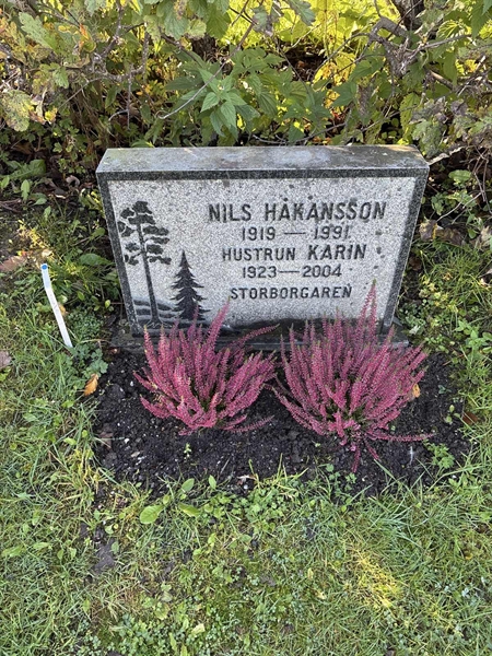 Grave number: 4 N NC    28-30