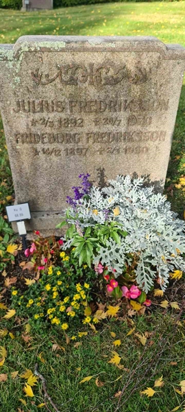 Grave number: M G   68, 69