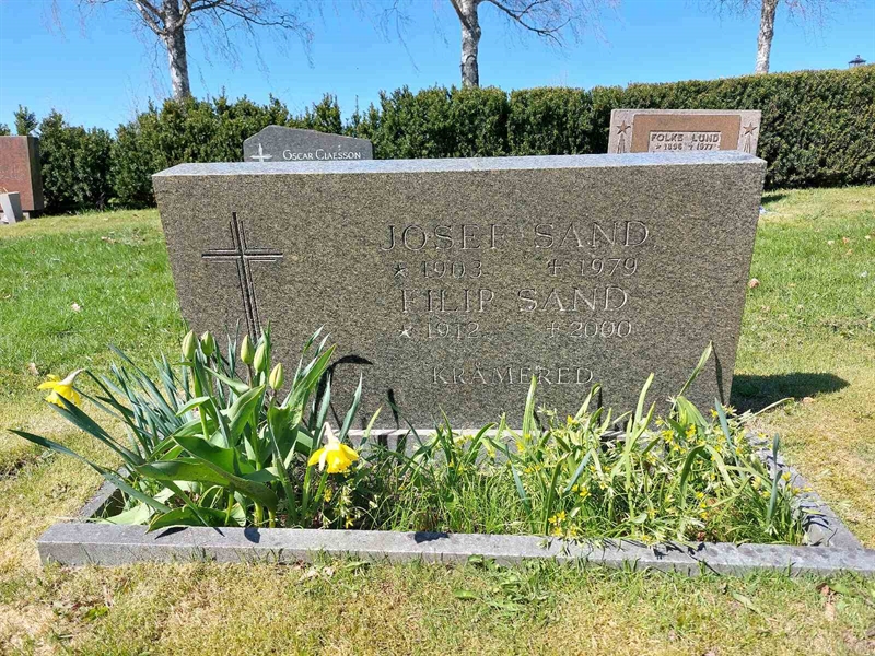 Grave number: HV 35   23, 24