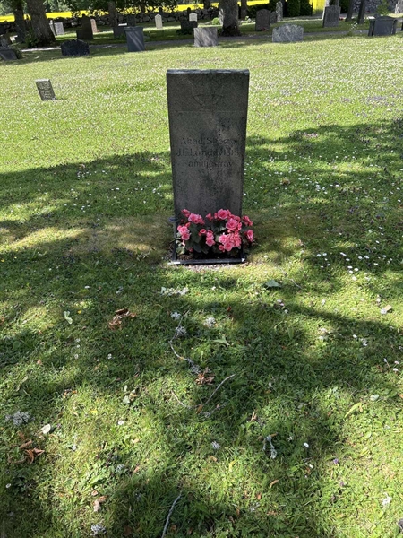 Grave number: 2 G  758-759